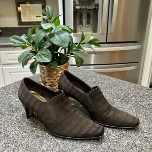 Women’s Liz Claiborne Animal Print Shoe